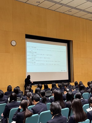 071218　２年次小論文ガイダンス01